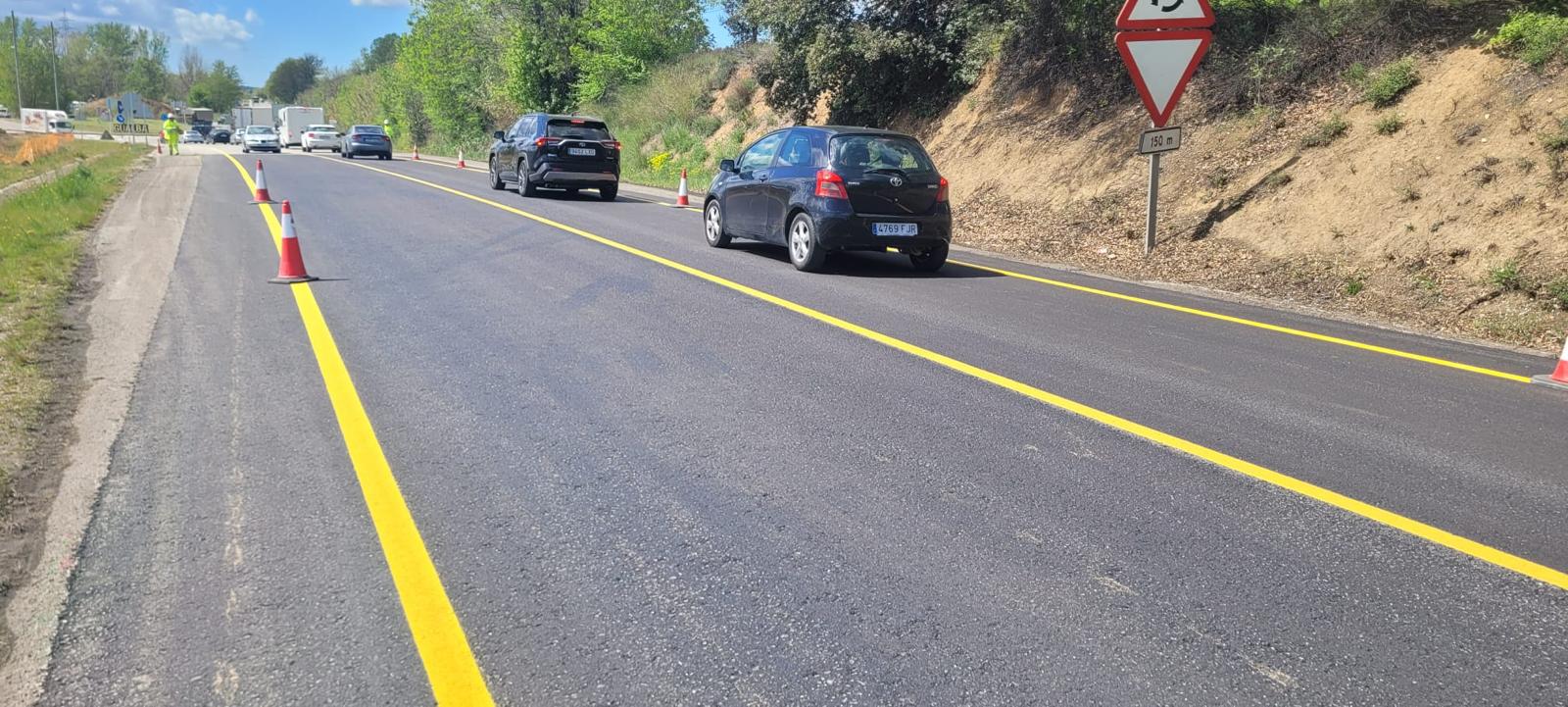 Pintura groga a carreteres de Barcelona Avui a Crossbasa ens hem encarregat de fer la senyalització horitzontal amb pintura groga a Barcelona.