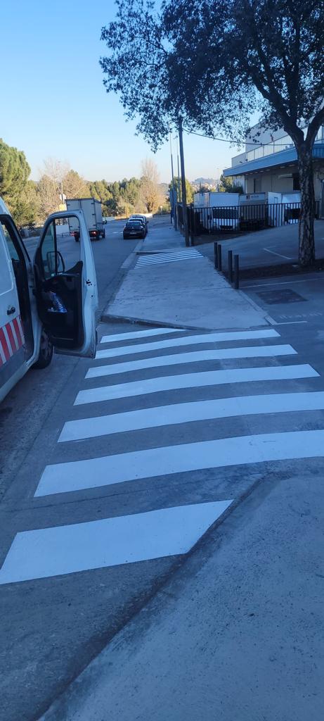 Señalización en Olesa de Montserrat Hoy en Crossbasa nos hemos encargado de llevar a cabo la señalización de un paso de peatones y un aparcamiento en Olesa de Montserrat.