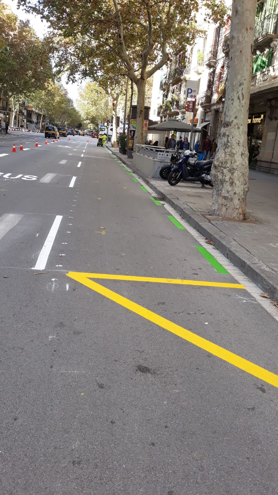 Carril bici en Barcelona Crossbasa, carril bici en la calle Urgel de Barcelona
