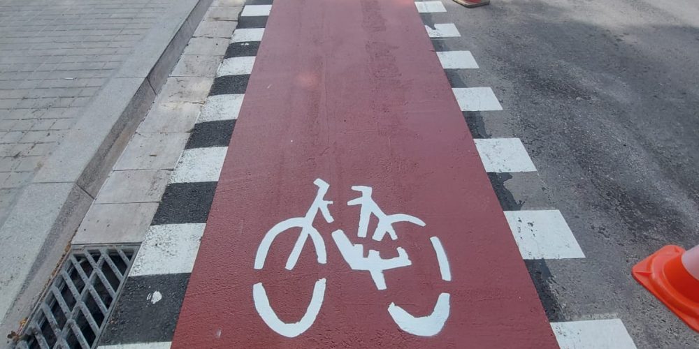 Pintura y señalización de un carril bici en Cerdanyola